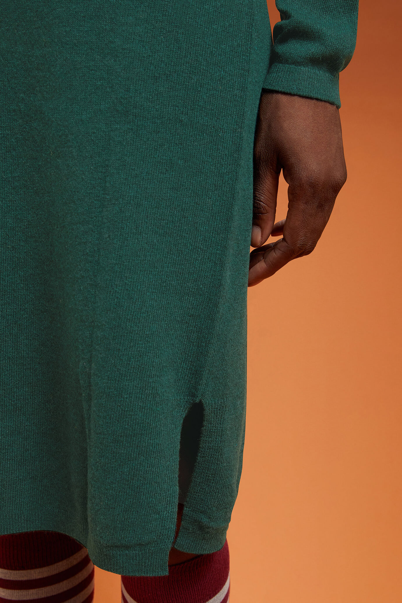 Robe femme en maille à col rond avec fentes latérales, coupe classique image number 2