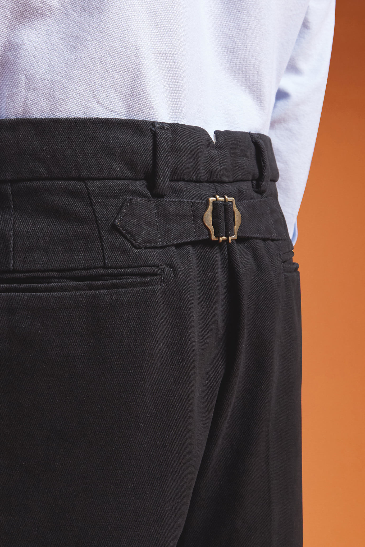 Klassische Herrenhose mit Bundfalten aus diagonalem Gewebe in normaler Passform image number 3