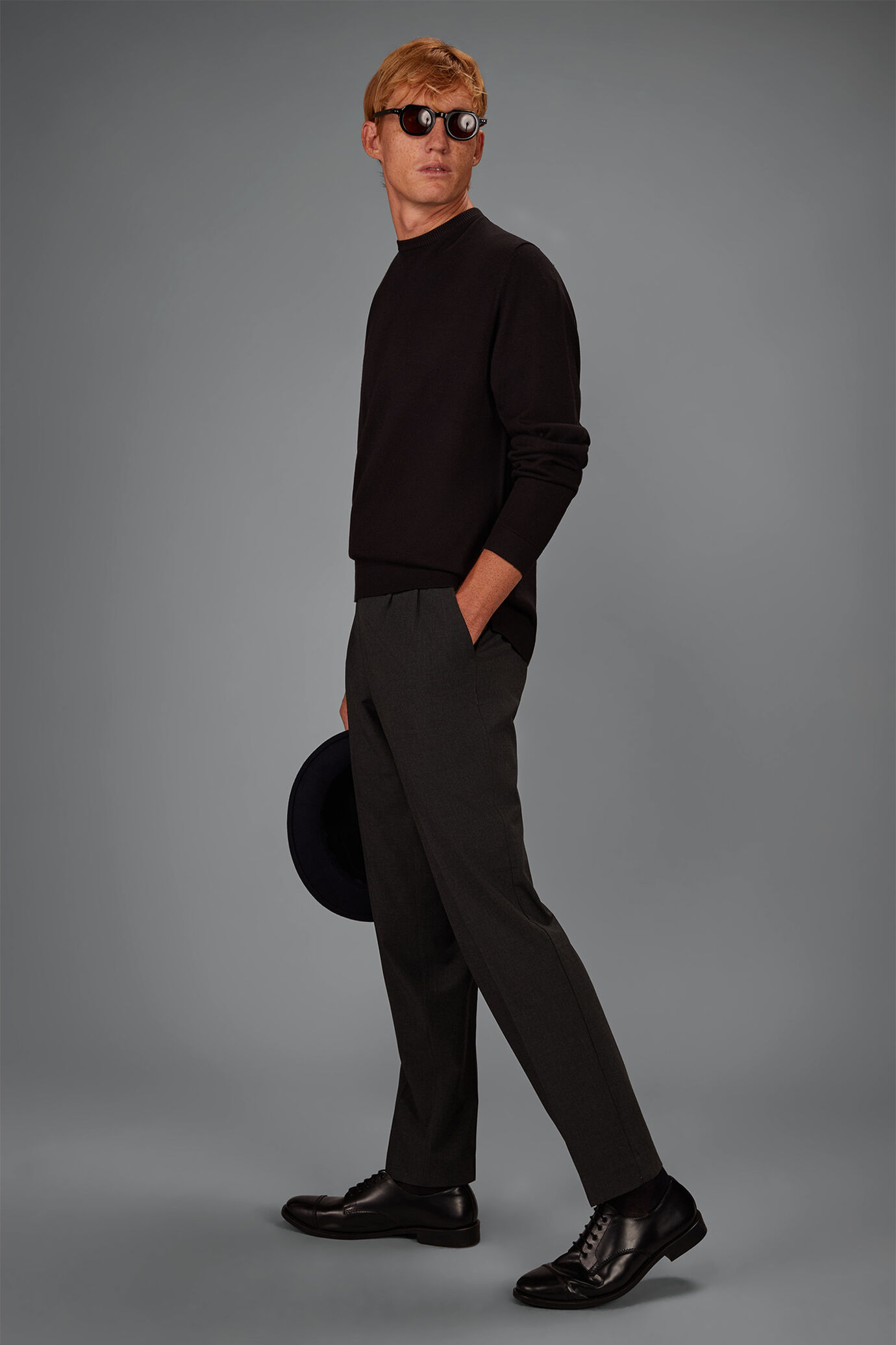 Men&rsquo;s Round Neck jumper with side slits regular fit image number 0