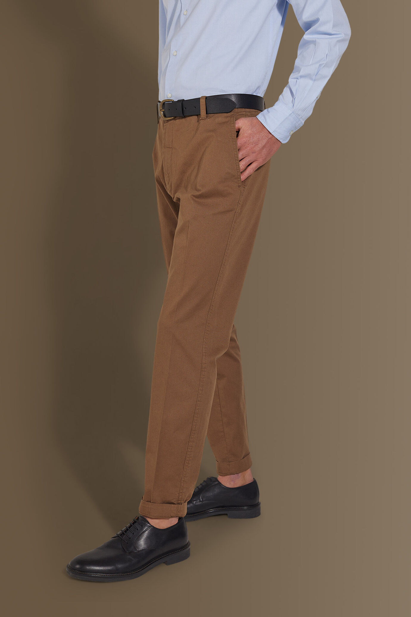 Trousers with back patch pocket in contrast colour image number 2