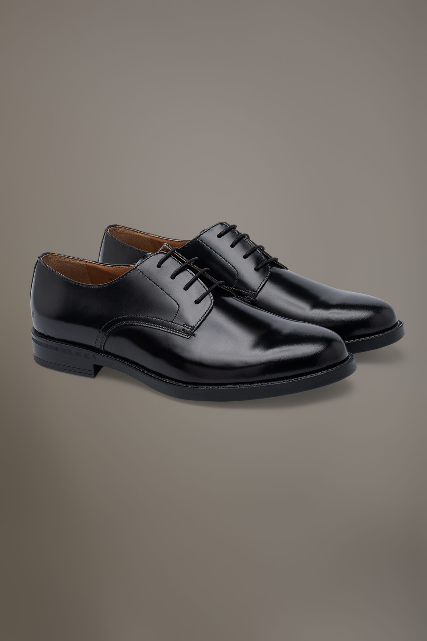 Derby shoes 100% brushed leather with rubber sole
