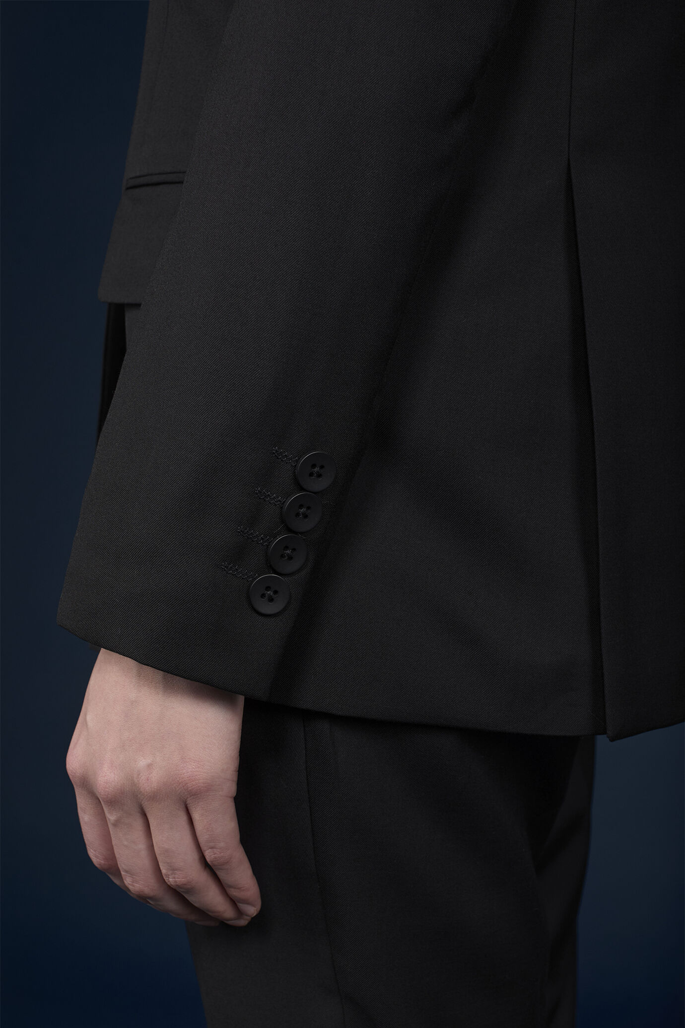 Women's regular fit plain single-breasted jacket with two buttons image number 3