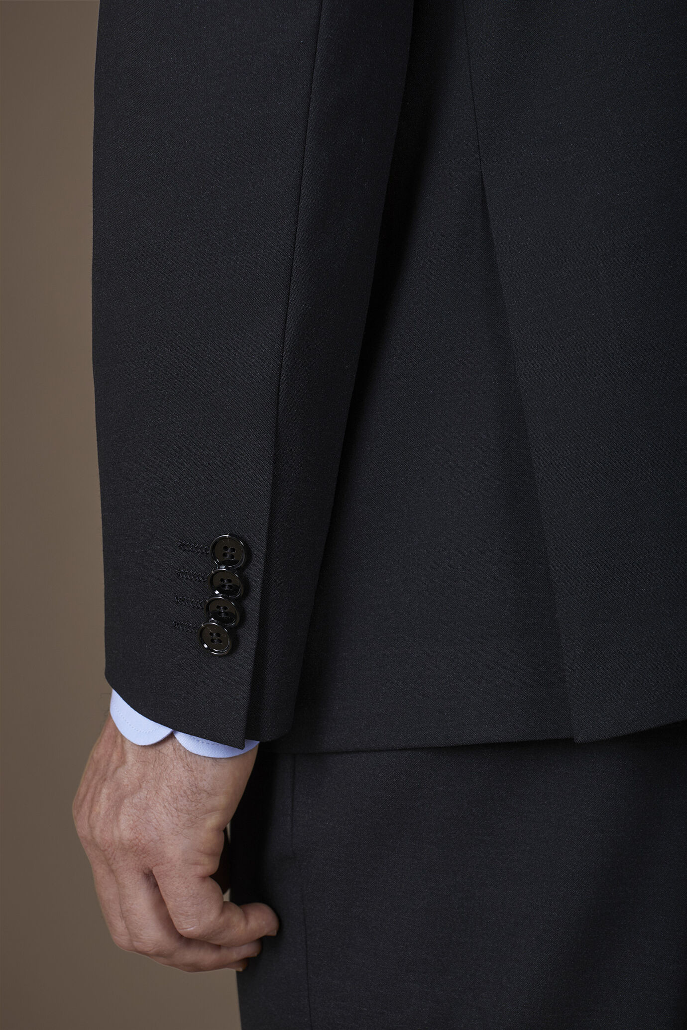 Men's regular fit single-breasted suit in plain fabric image number 4