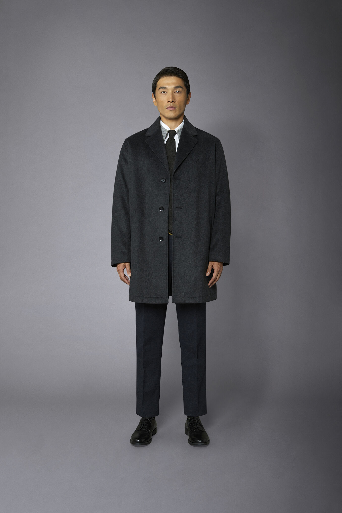Men's classic single-breasted wool blend coat image number 2
