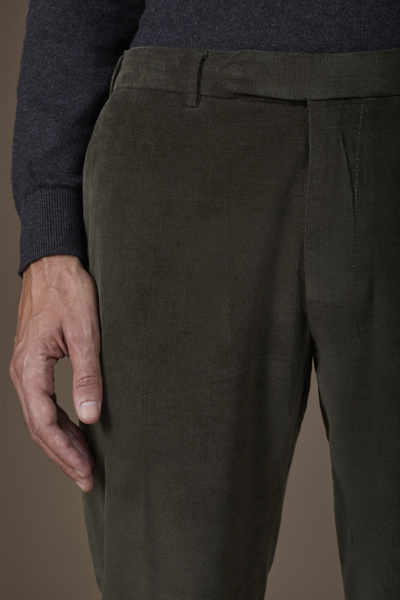 Klassische Herrenhose aus 1000-Streifen-Samt reguläre Passform image number 2