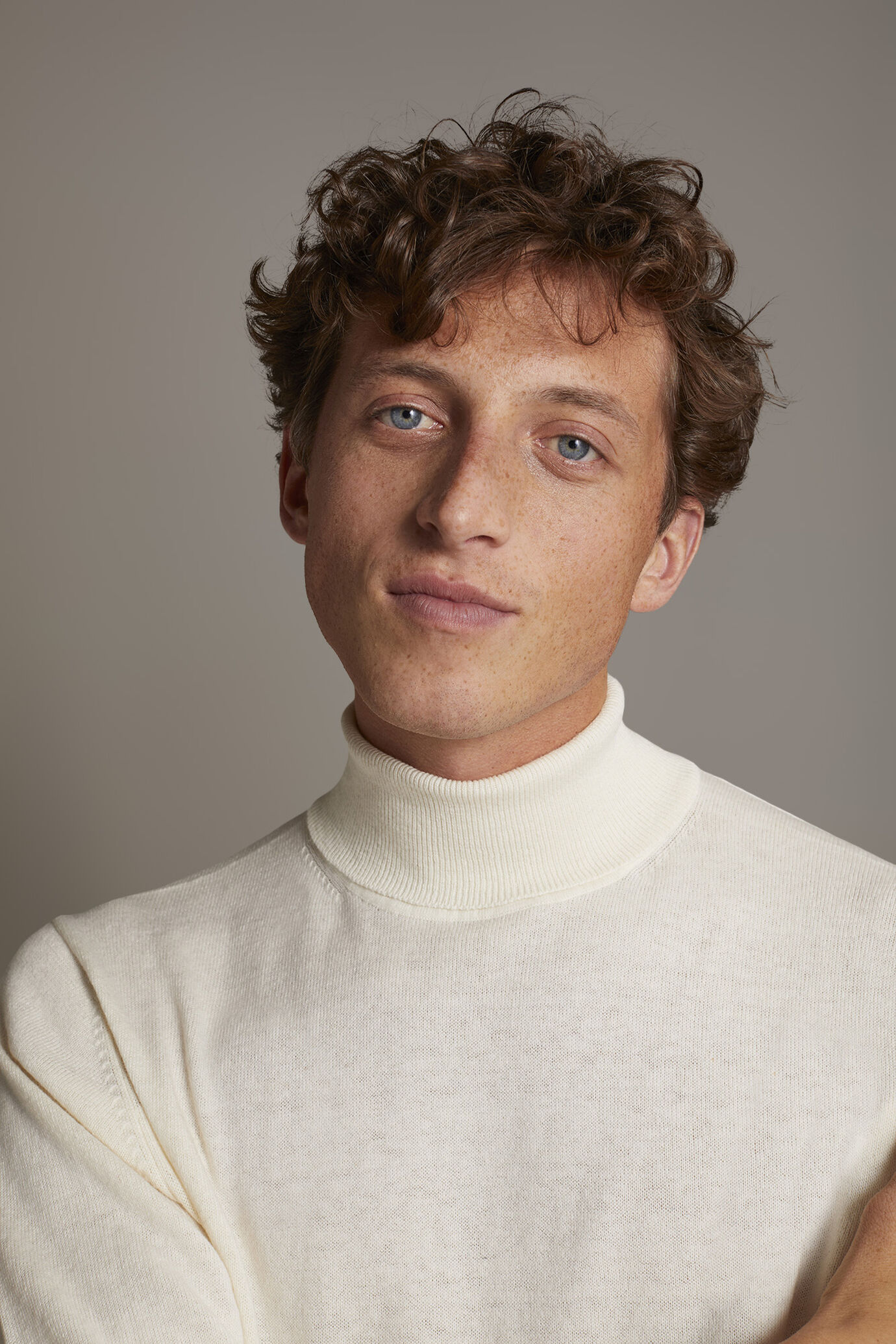 Wool blend turtleneck sweater image number 2