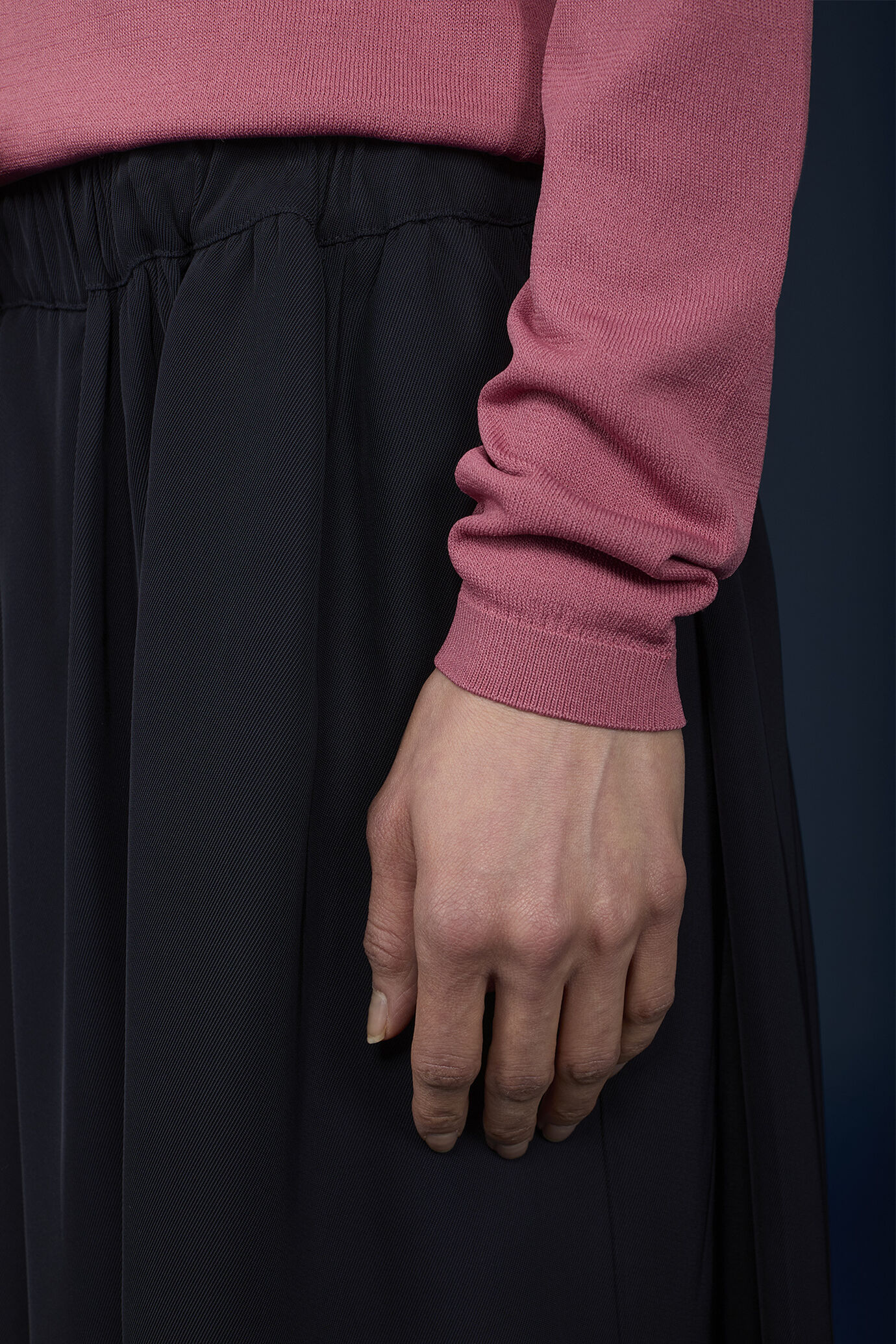 Women's long-sleeved crew-neck top image number 3