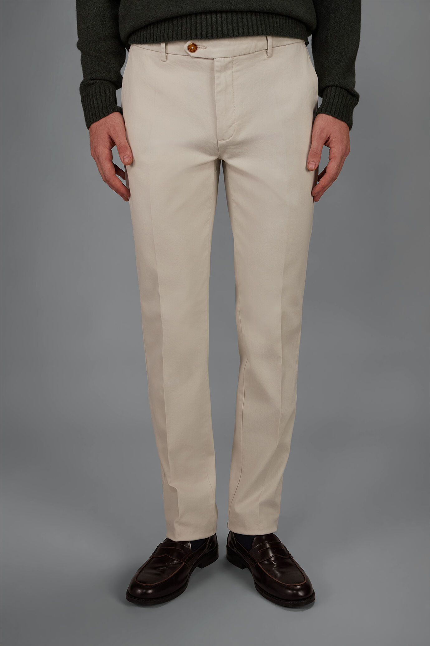 Classic men's chinos in regular fit with stretch twill construction image number 1