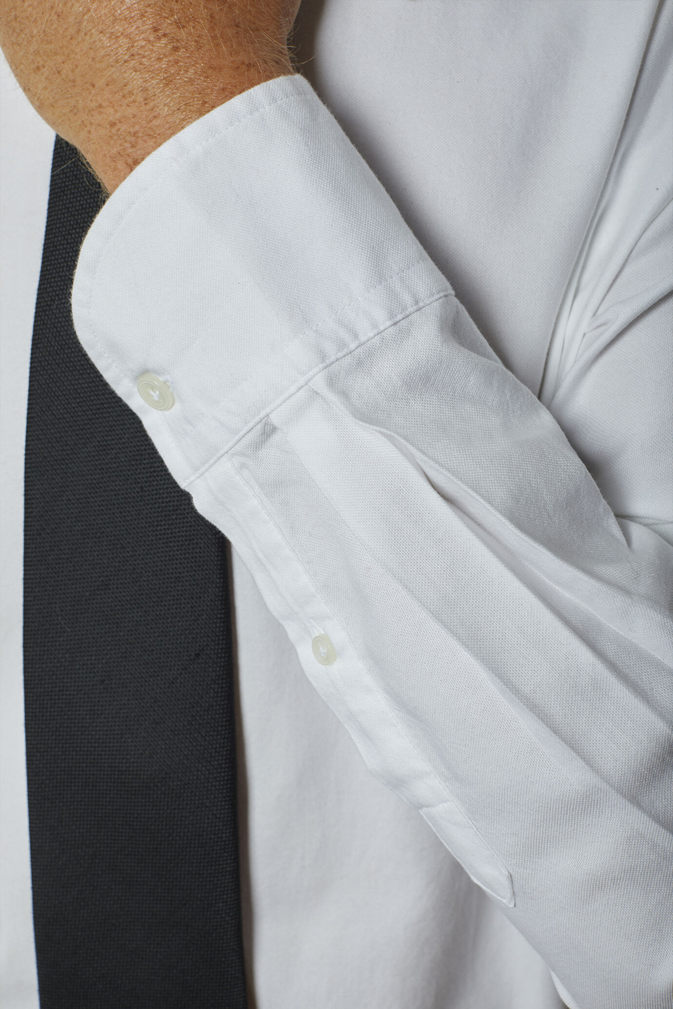Classic washed genderless button-down comfort fit shirt oxford fabric image number 3