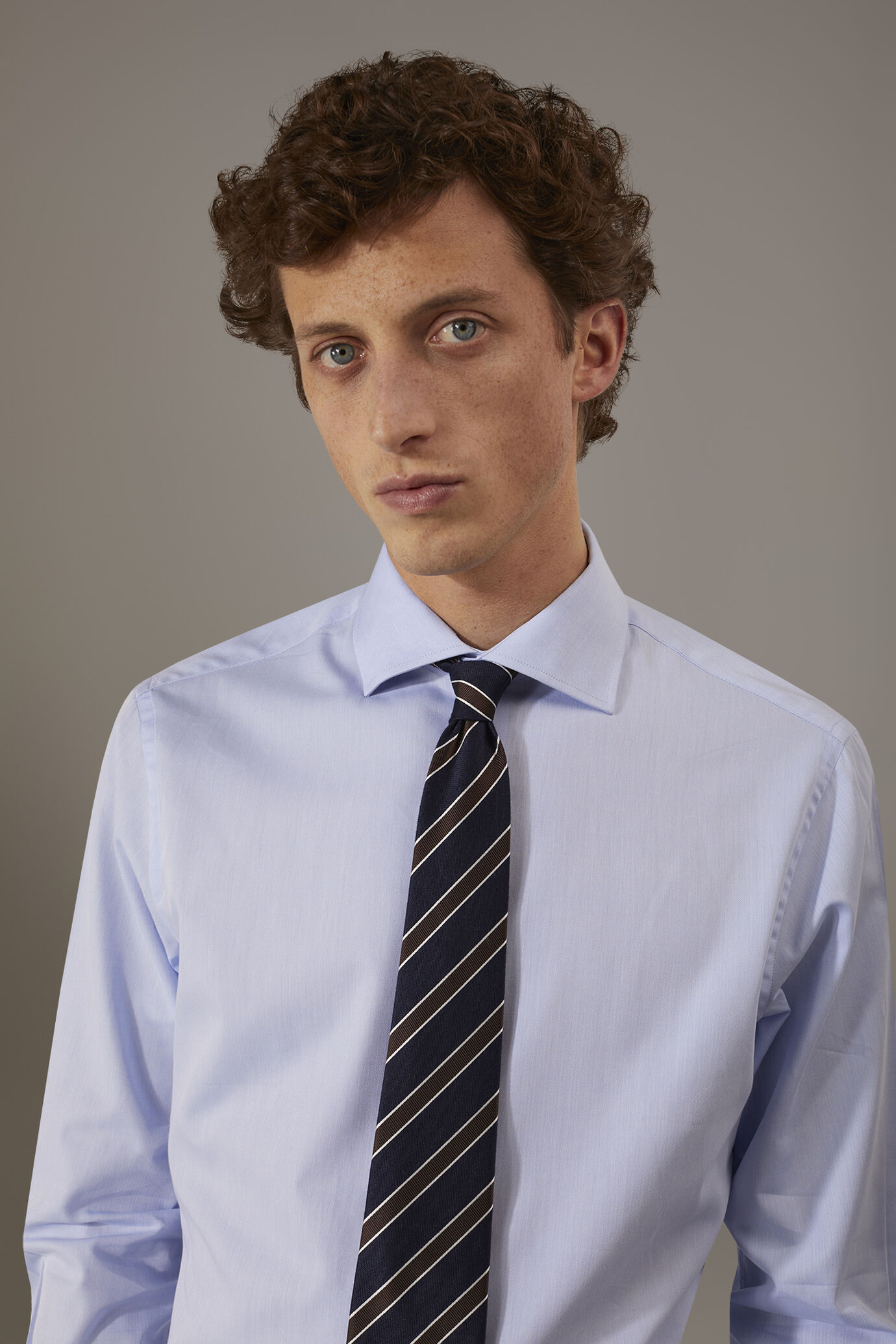 Camicia classica collo francese classic fit tessuto spigato image number 1
