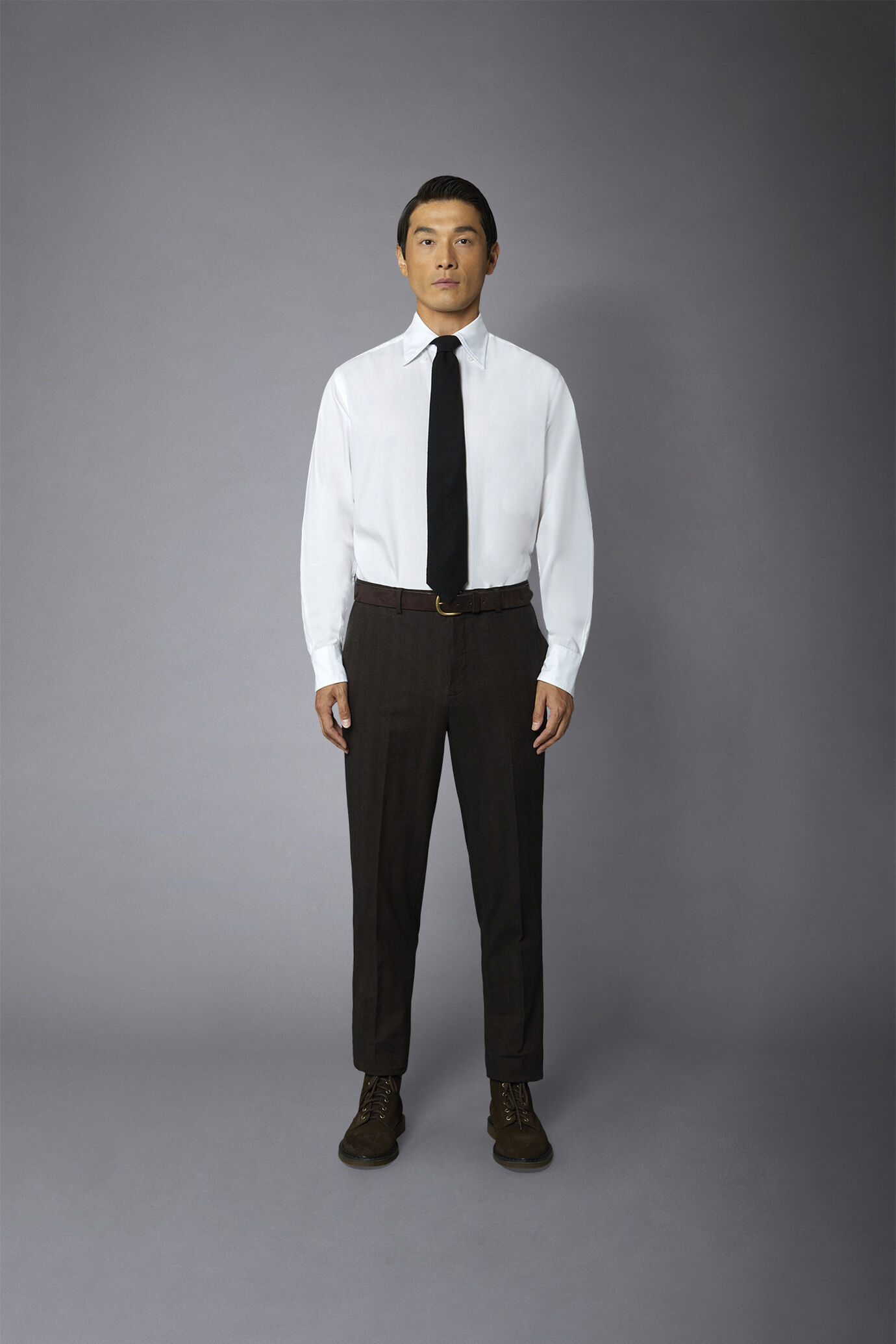 Men's dartless stretch cotton pants washed fabric herringbone design regular fit image number 2
