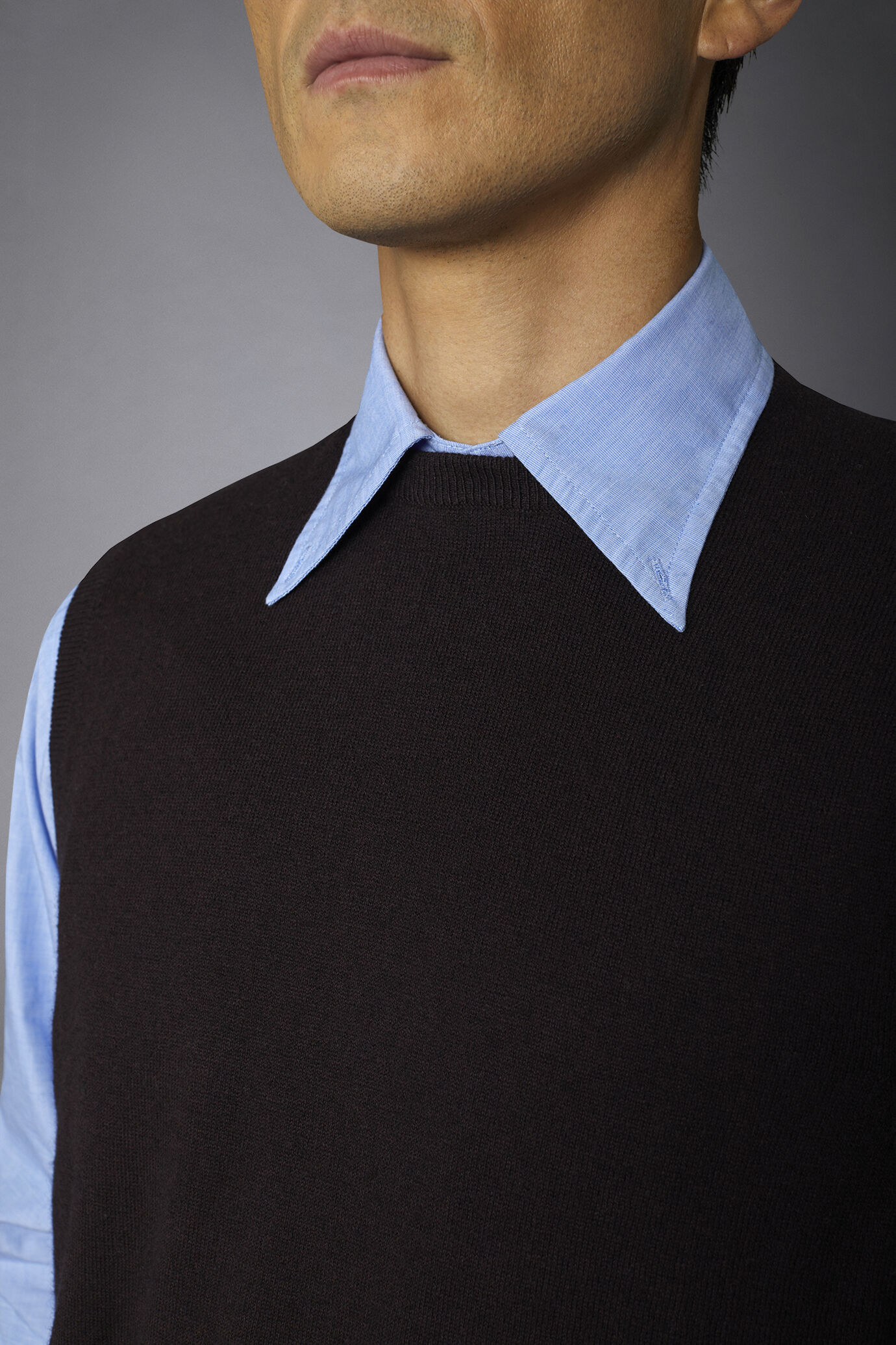 Men's wool and cotton roundneck waistcoat image number 2