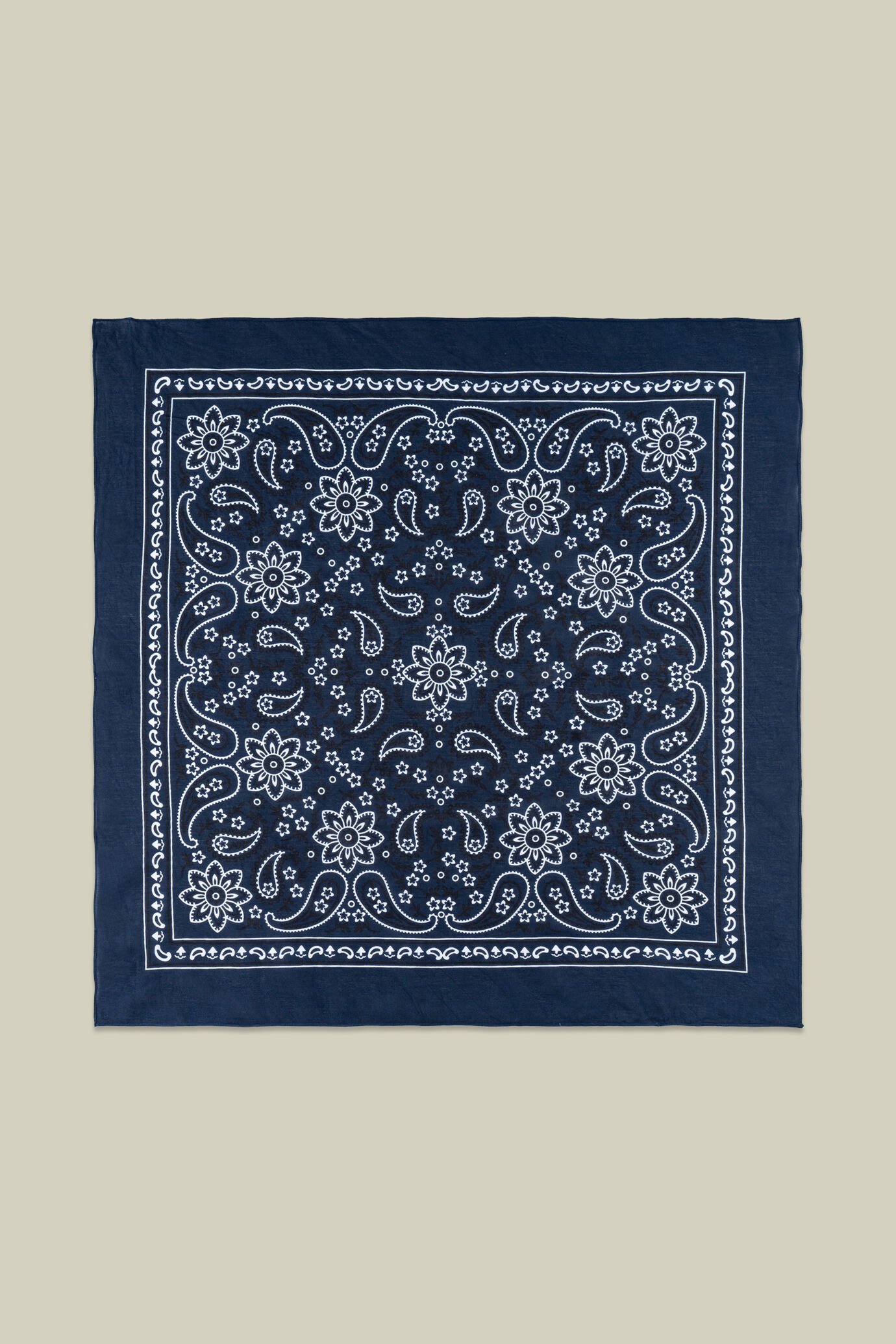 Herrenschal mit Makro-Paisleymuster