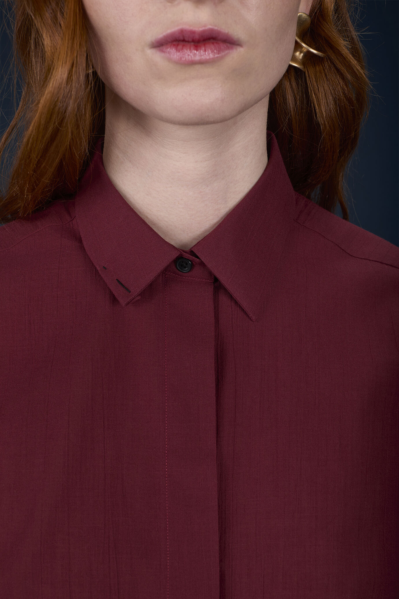 Chemise femme boxy &agrave; col italien en pur coton effet froiss&eacute; image number 2