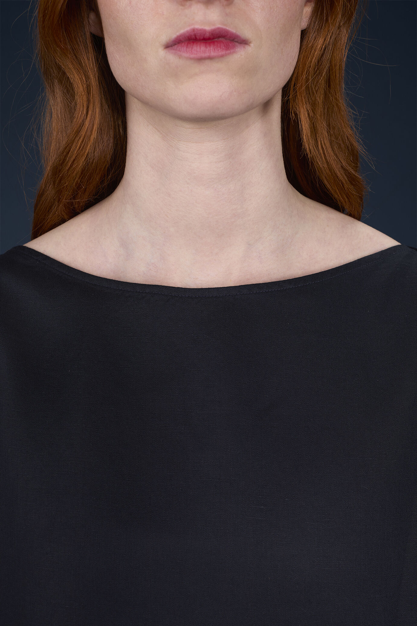 Short A-line dress with three-quarter sleeves and slits image number 3