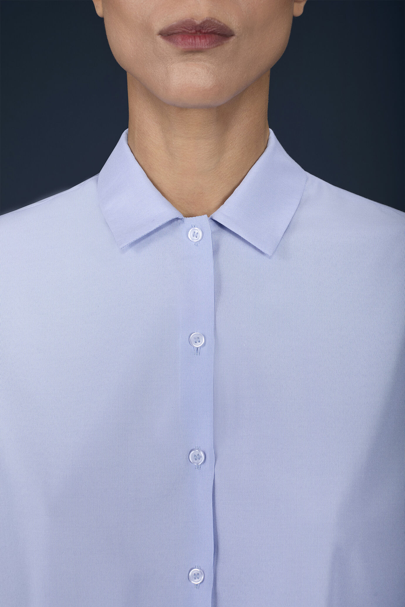 Camicia donna boxy a maniche lunghe in tessuto tinto filo a righe image number 3