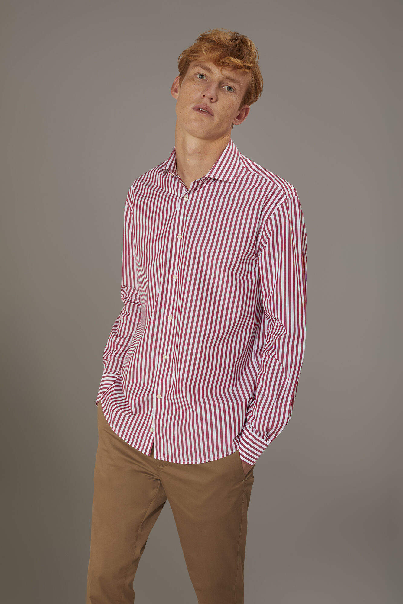 Camicia classica lavata con collo francese comfort fit tessuto tinto filo rigato