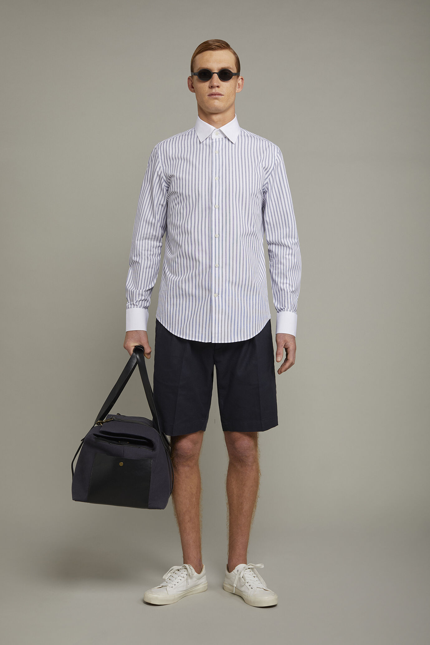 Men's Bermuda shorts with double pinces and laces on waist in linen-blend canvas fabric image number 0