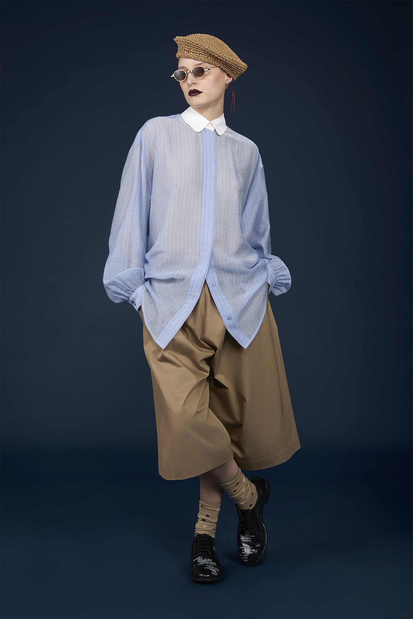 Women's oversized shirt with single-colour collar in transparent striped fabric image number 1