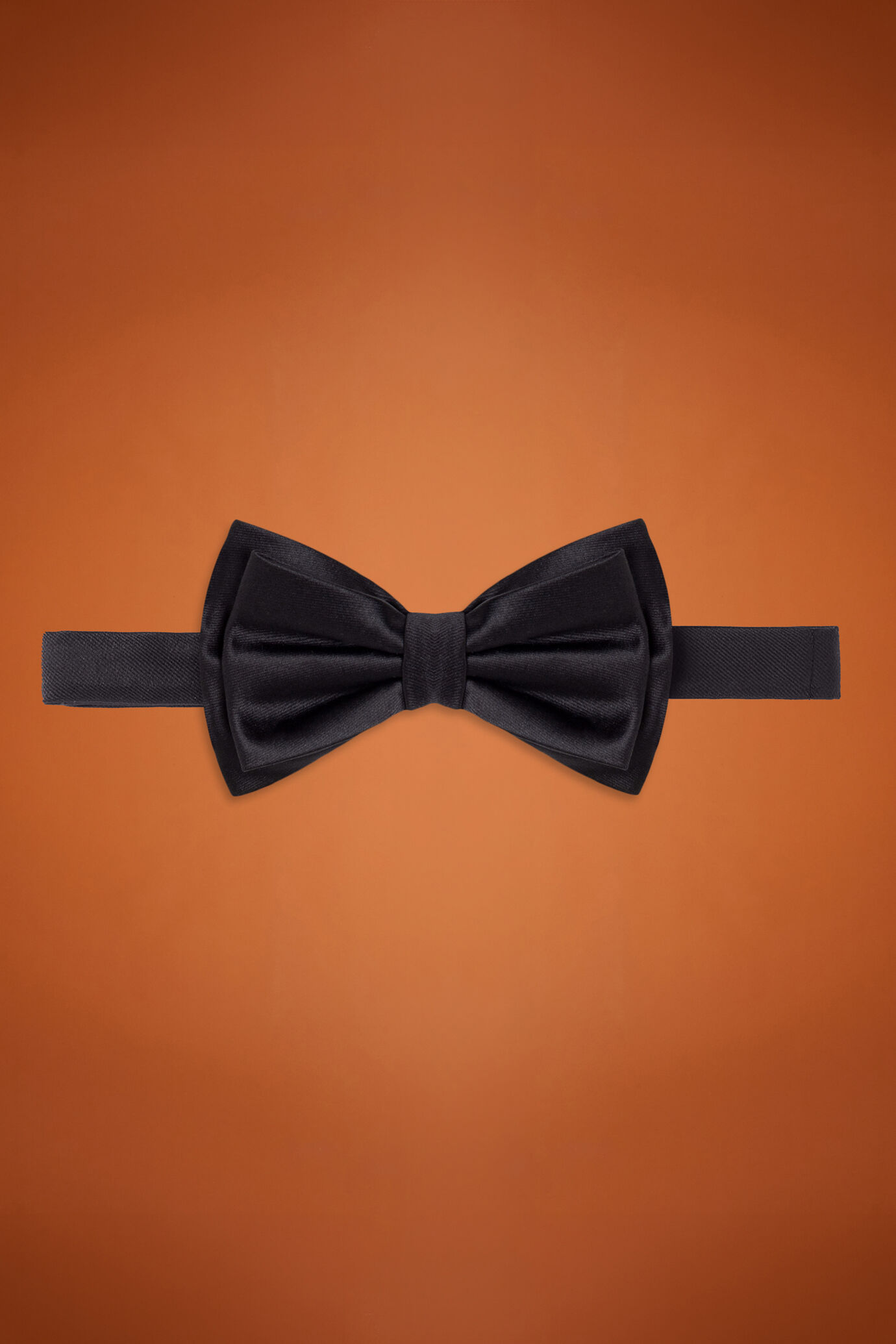 Solid colour bow tie