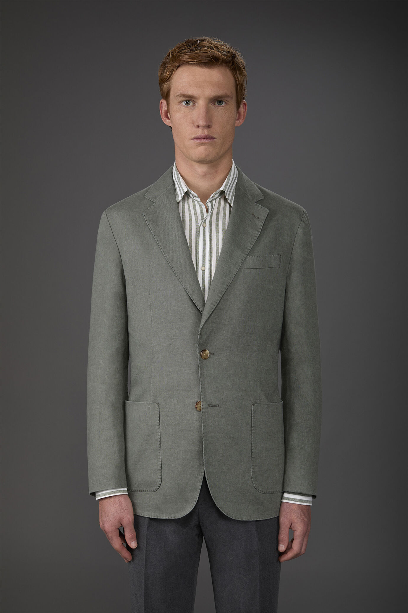 Men's unlined single-breasted jacket with classic lapels and patch pockets 100% linen image number 1