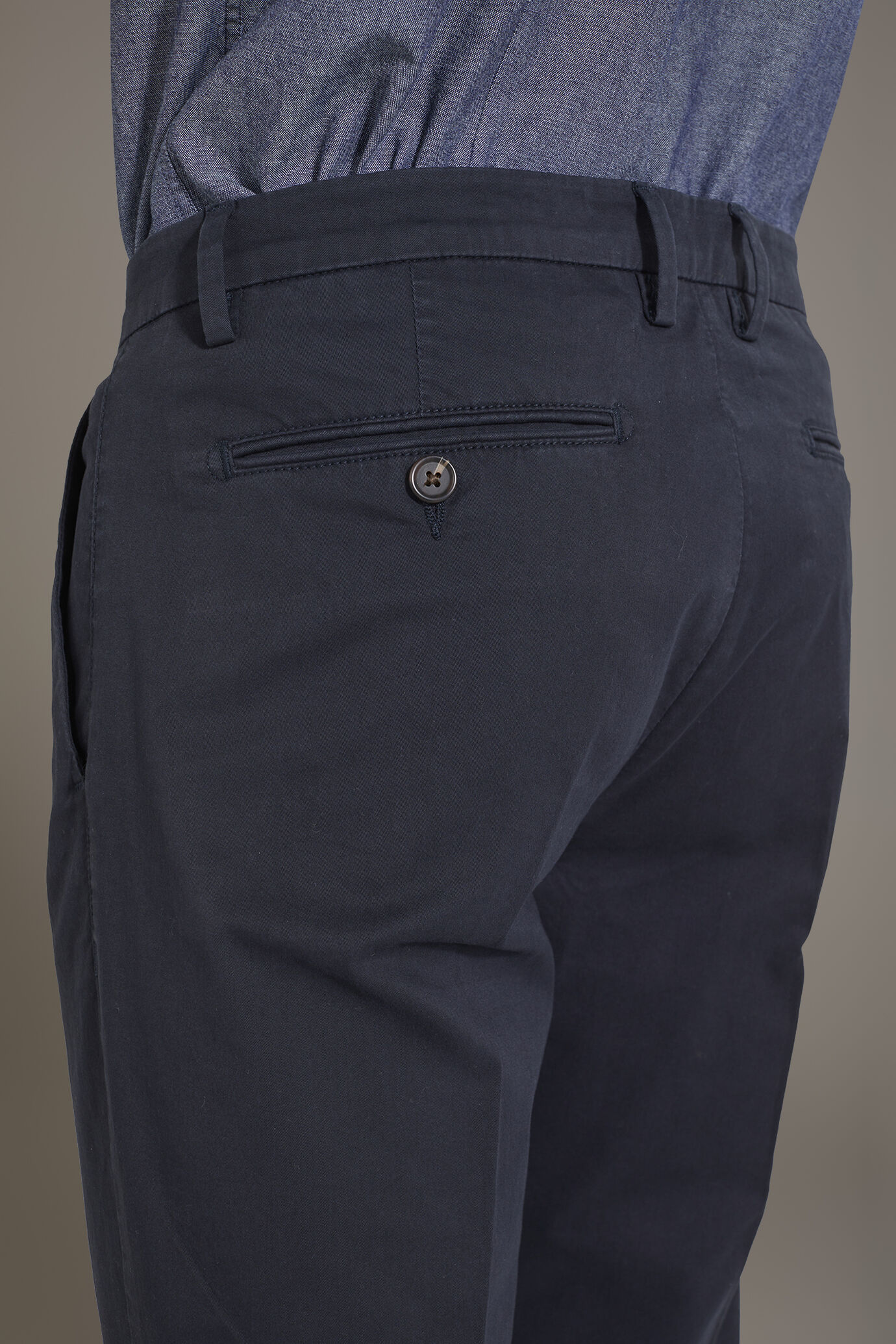 Pantalone chino classico uomo image number 3