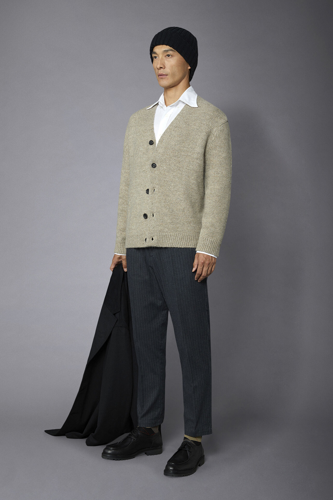 Men's v-neck cardigan with an alpaca wool component regular fit image number 1