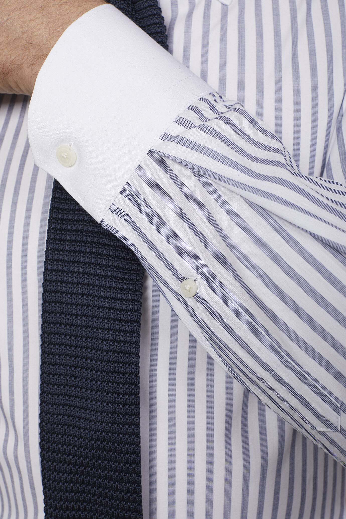 Camicia uomo collo classico 100% cotone tessuto tinto filo riga larga regular fit image number 3