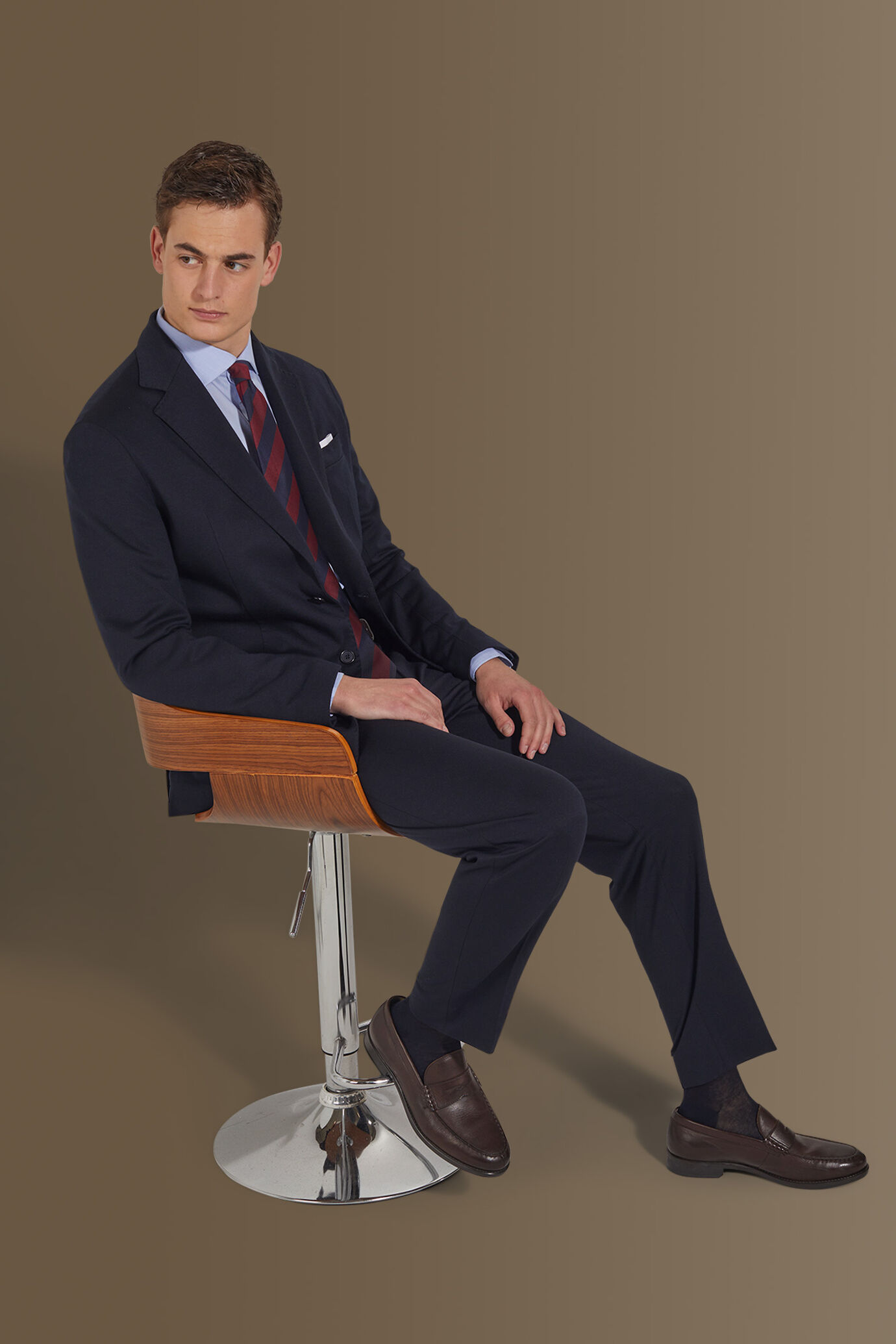 Abito monopetto uomo con pantalone senza pinces tessuto jersey image number 1