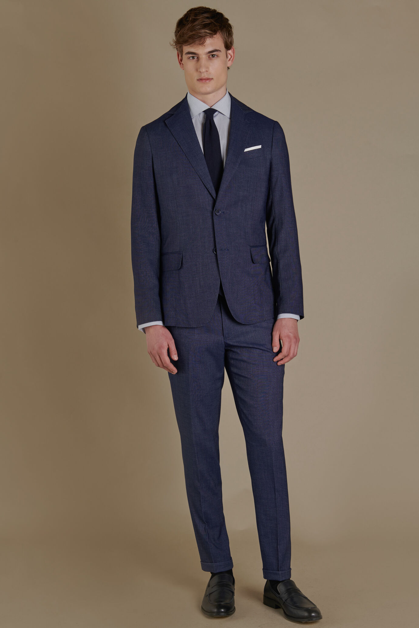 Abito uomo monopetto blue effetto chambray e pantalone con risvolto image number 0