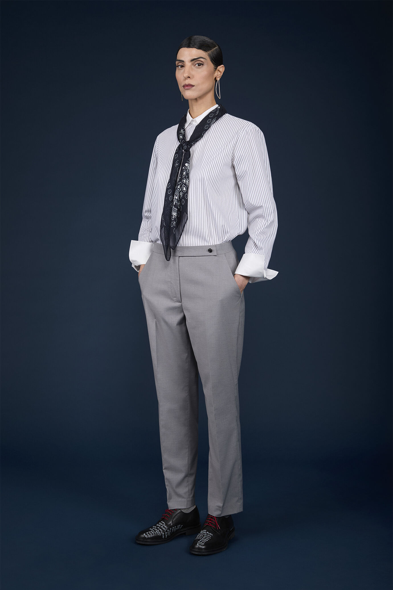 Pantalone donna chino con flap sul cinturino in vita