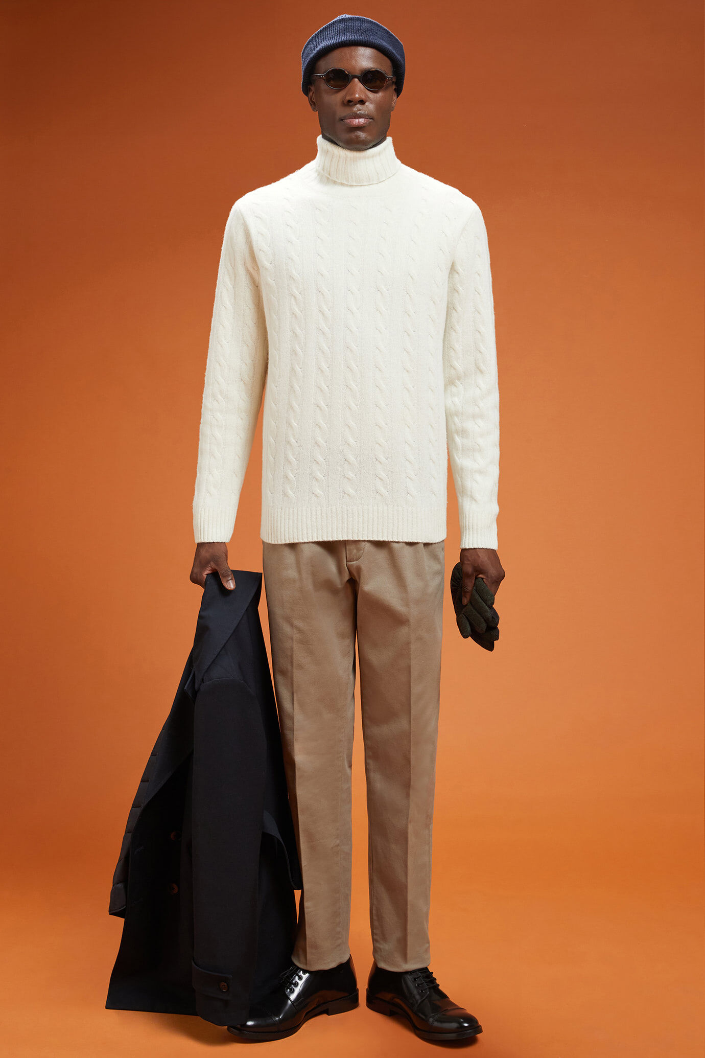 Pull homme &agrave; col roul&eacute; en laine d'agneau, coupe classique image number 1