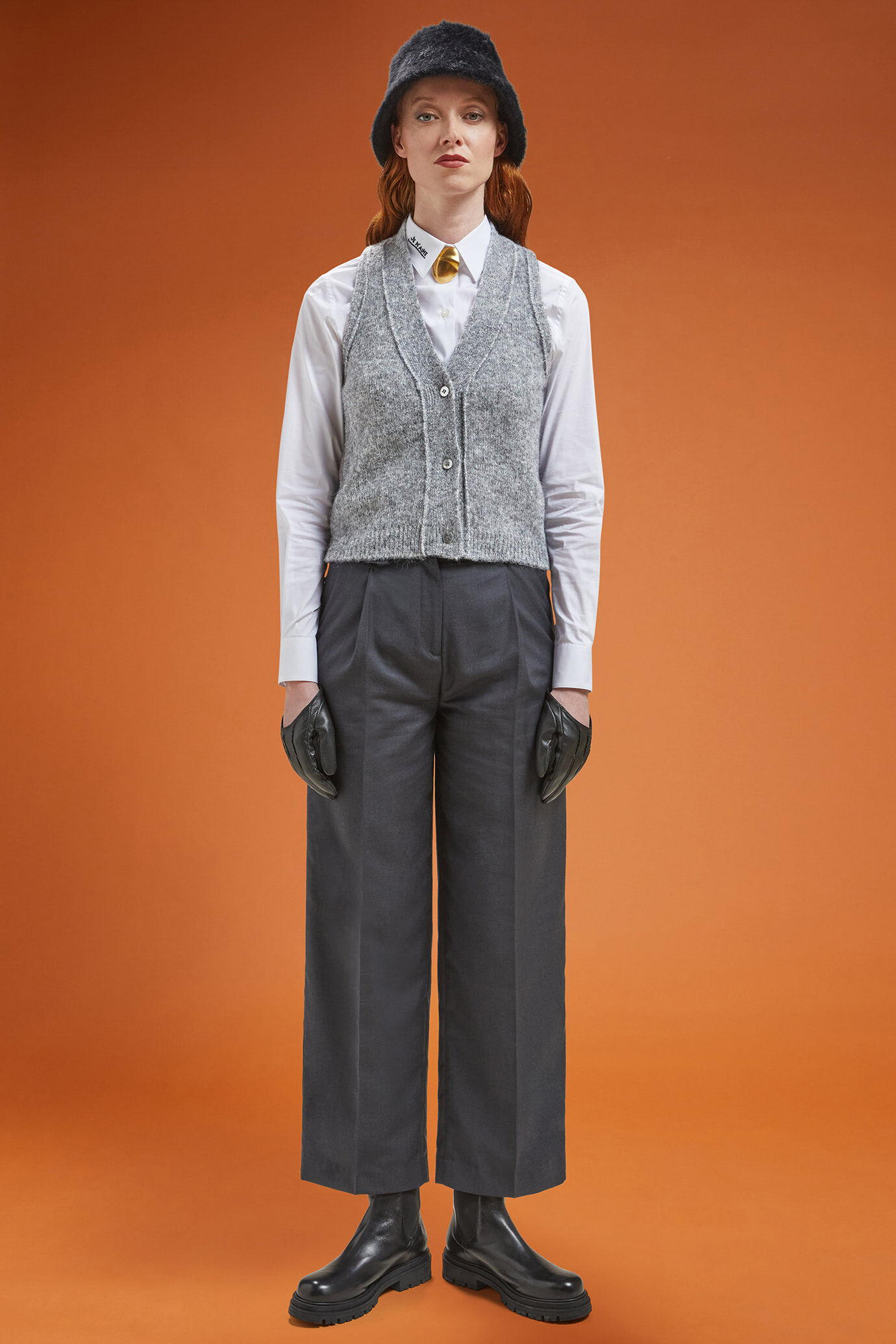 Gilet pour femme en maille, col en V, coupe classique image number 1