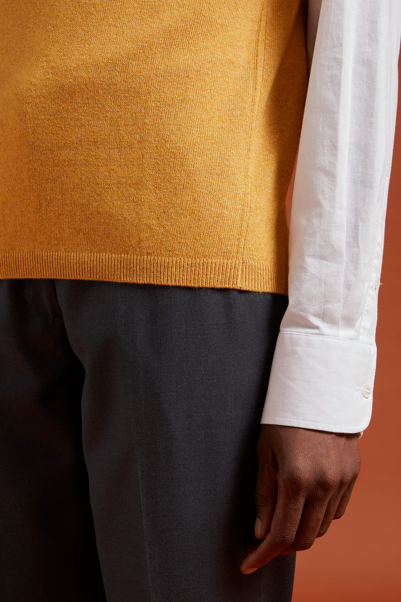 Gilet donna in maglia con scollo a v misto lana e cachemire regular fit image number 2