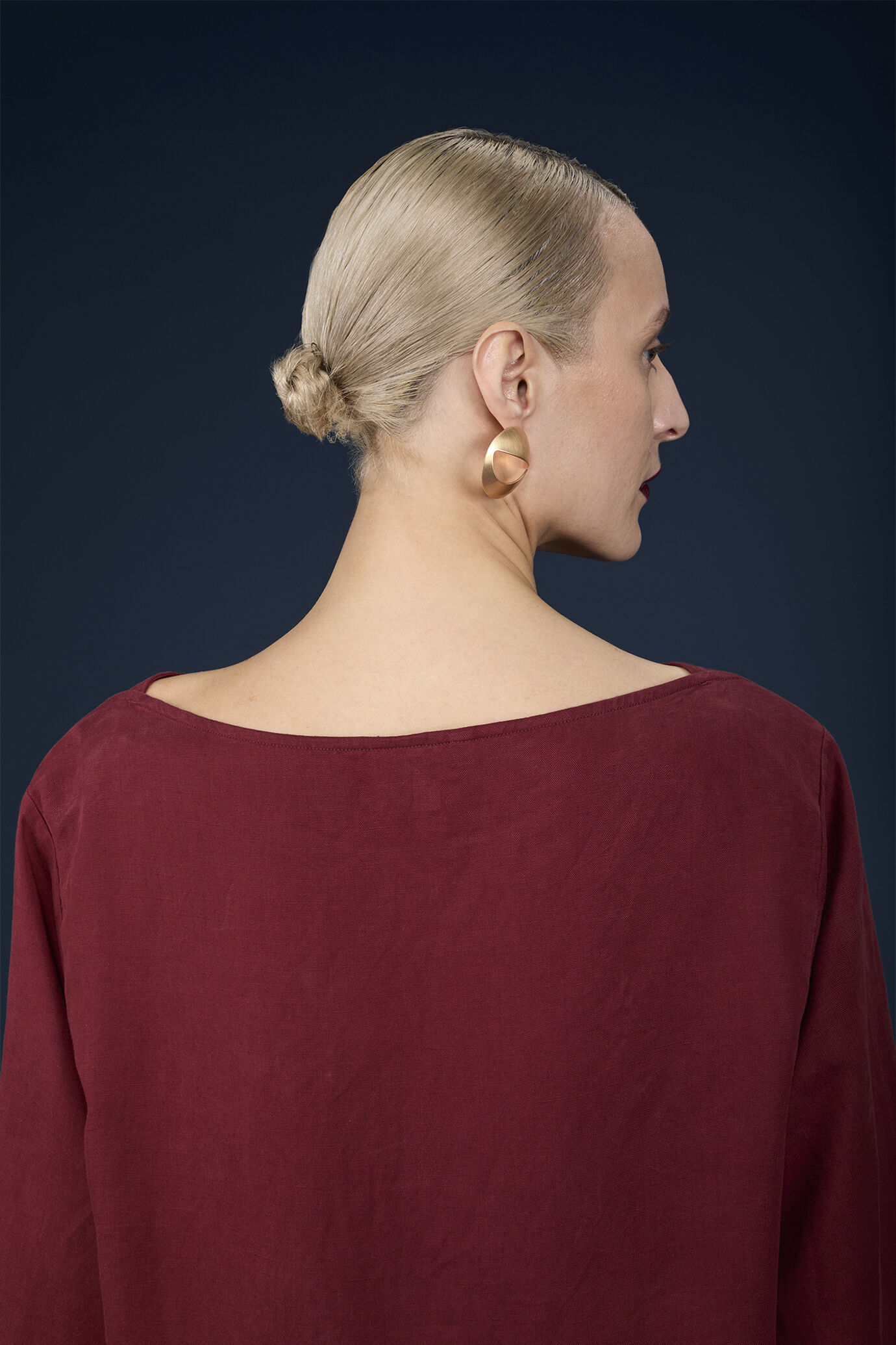 Short A-line dress with three-quarter sleeves and slits image number 3