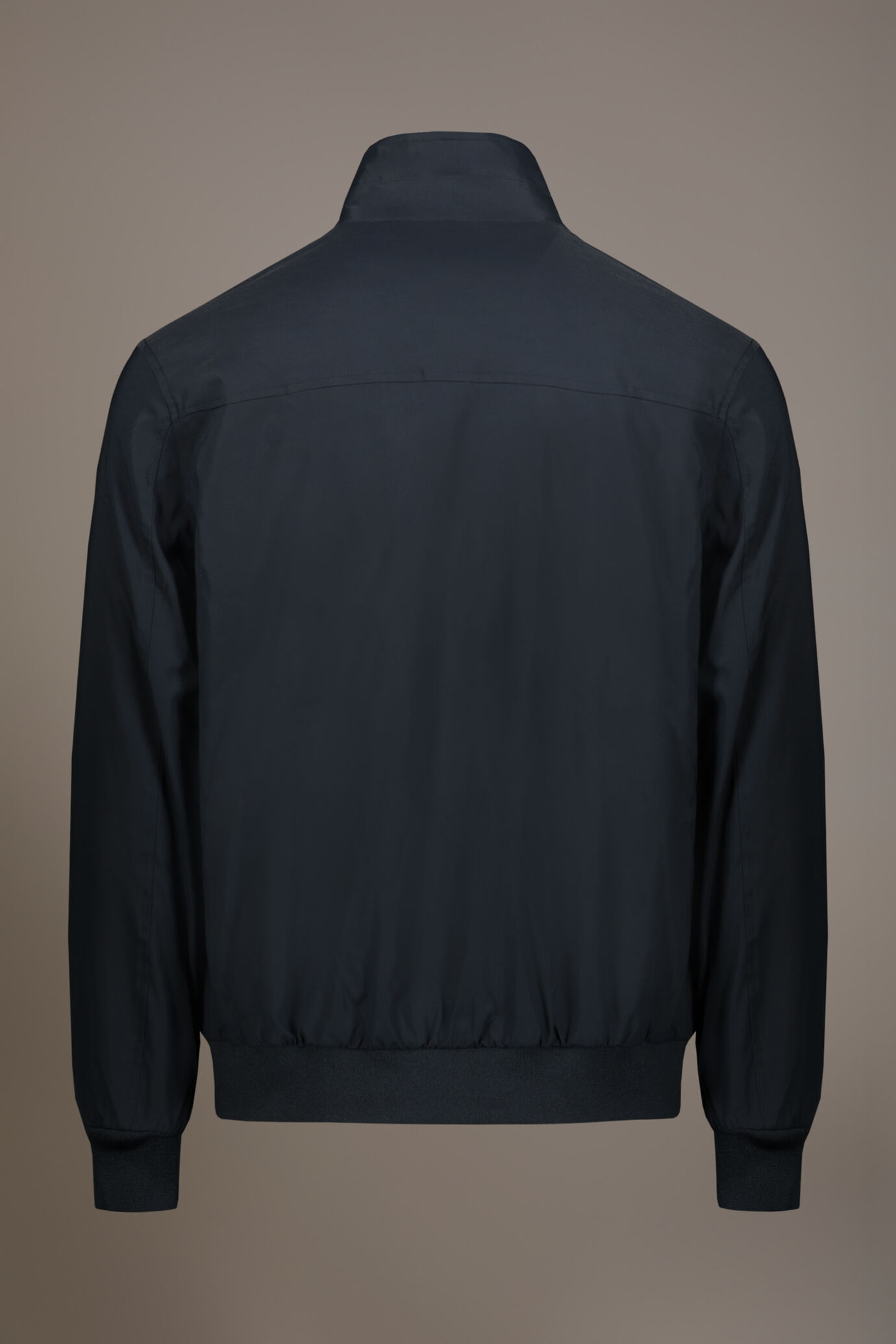 Gefütterte Jacke aus technischem Gewebe image number 5