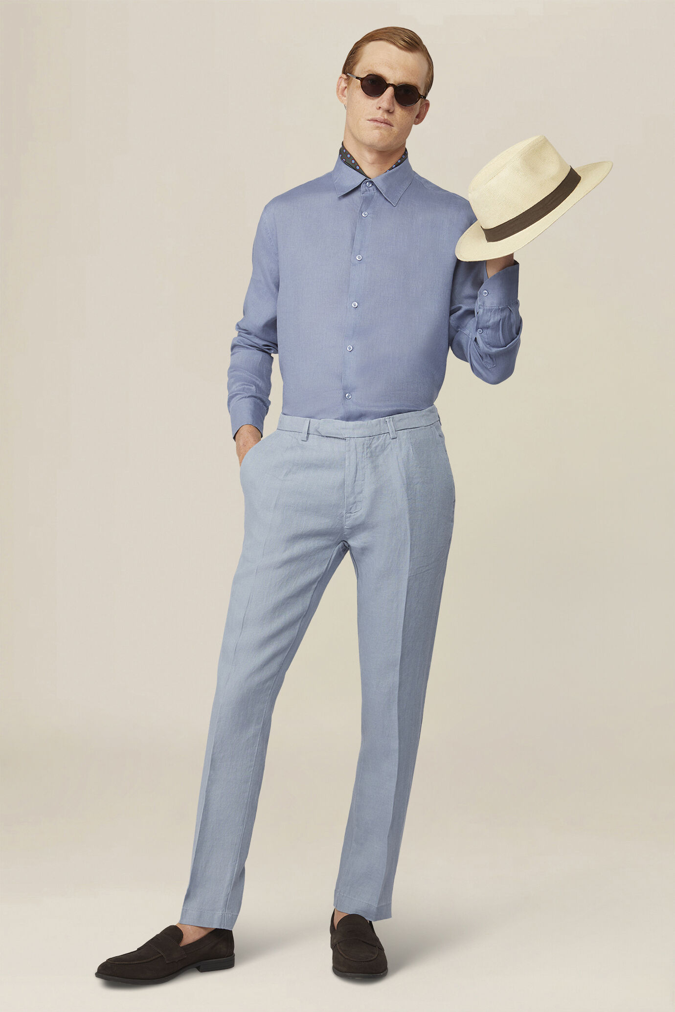 Herrenhose mit 100% Leinen zwei kleinen B&uuml;gelfalten und verdeckter Knopfleiste