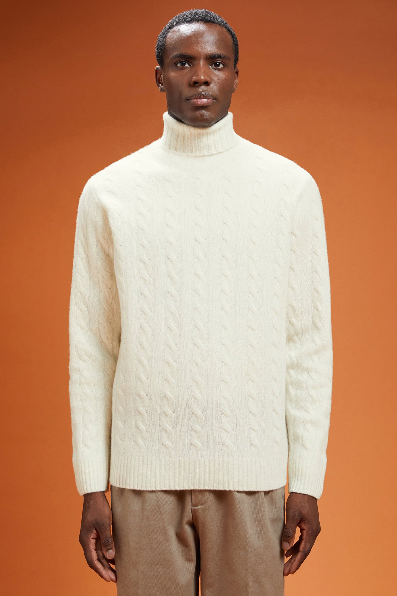 Pull homme à col roulé en laine d'agneau, coupe classique image number 0