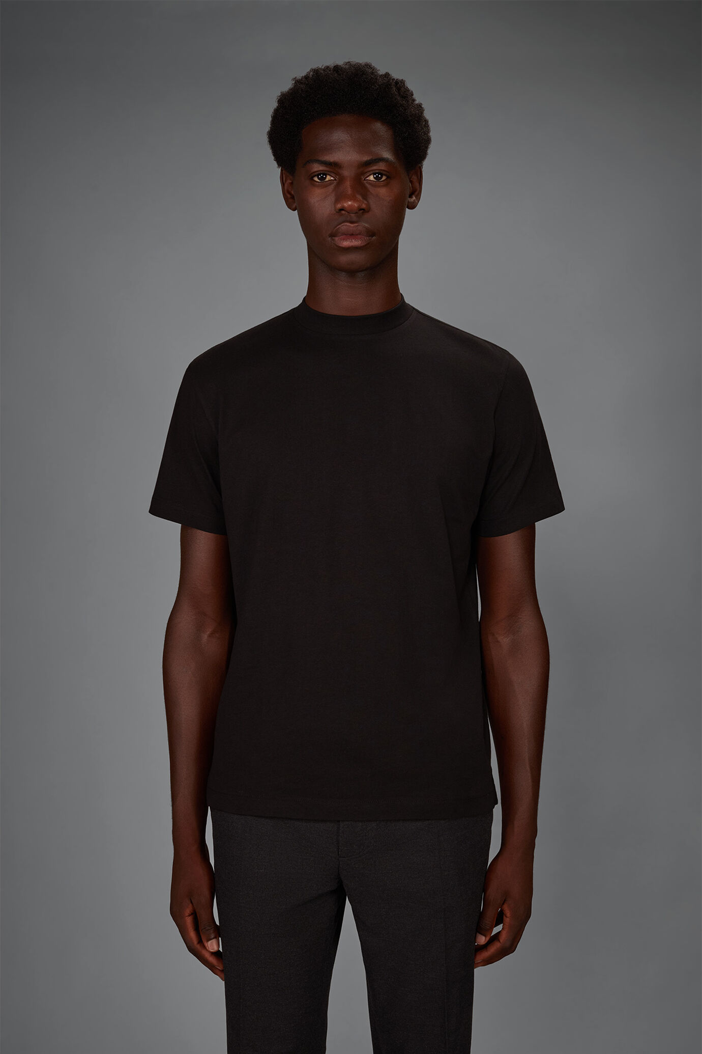 Men&rsquo;s 100% cotton T-shirt with a turtleneck and regular fit image number 1