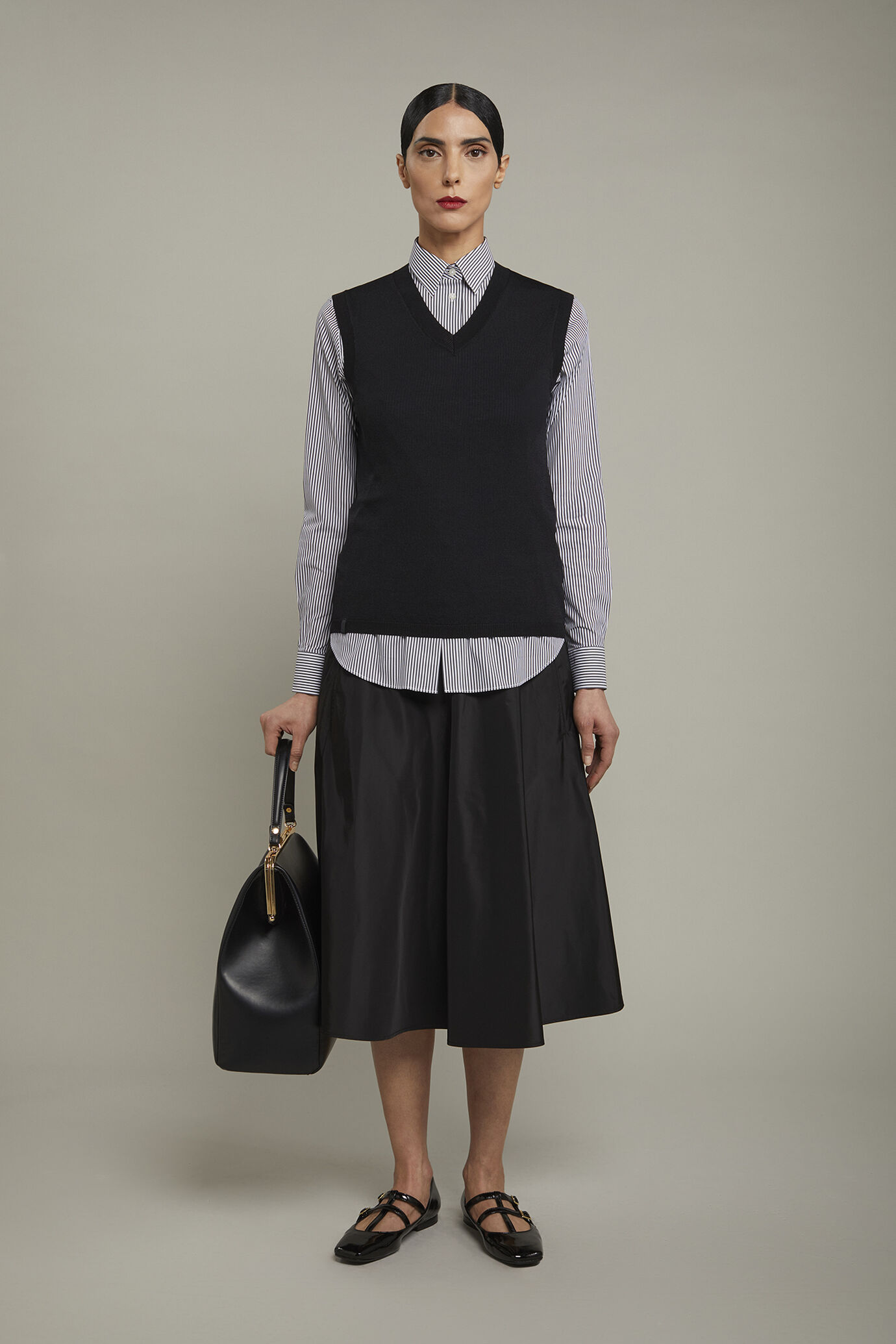 Gilet donna scollo a v tinta unita regular fit image number 0