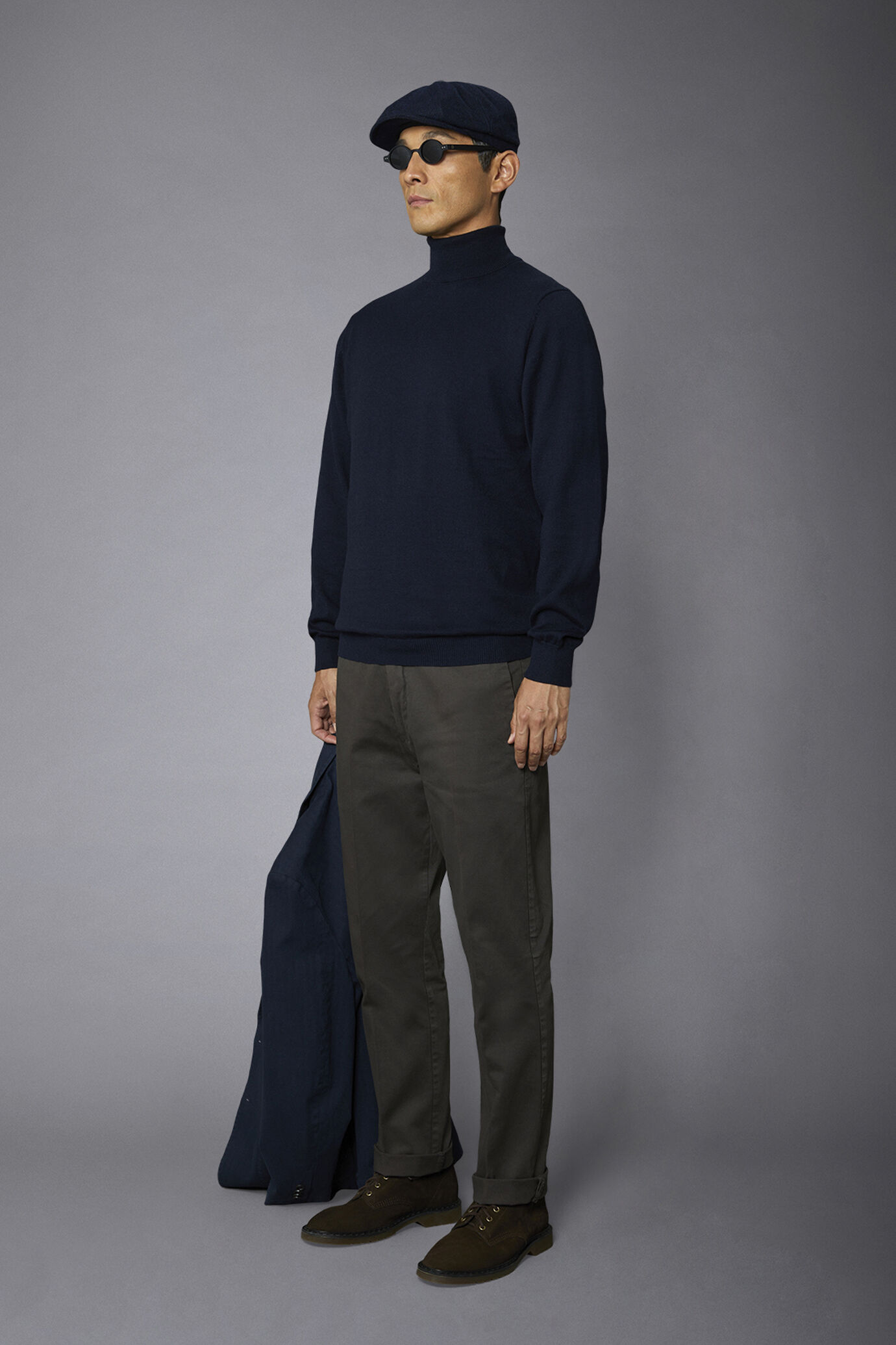 Pantalon chino classique coupe régulière en sergé image number 1