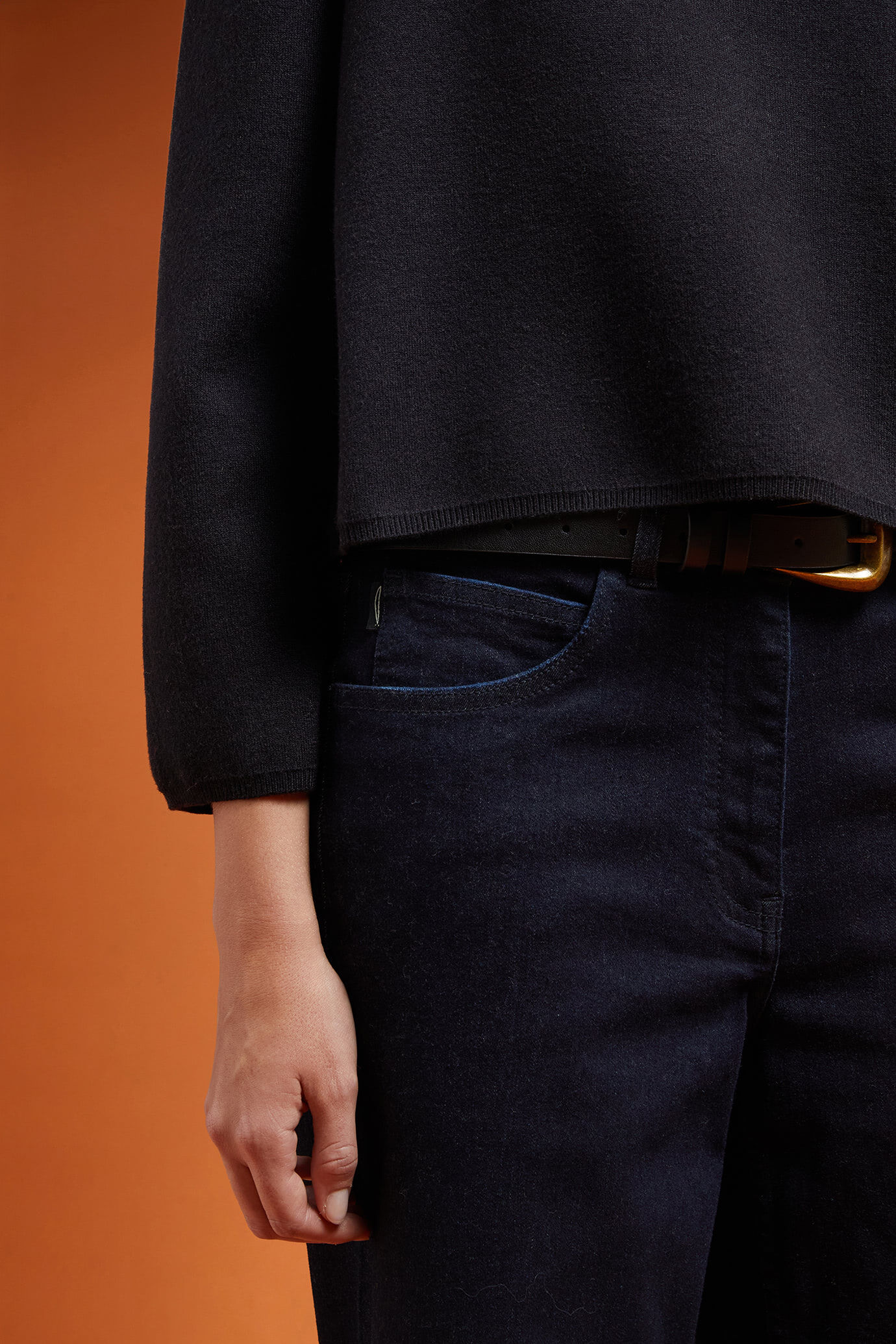 Einfarbiger Damen-Kapuzenpullover mit gesticktem Logo in normaler Passform image number 2