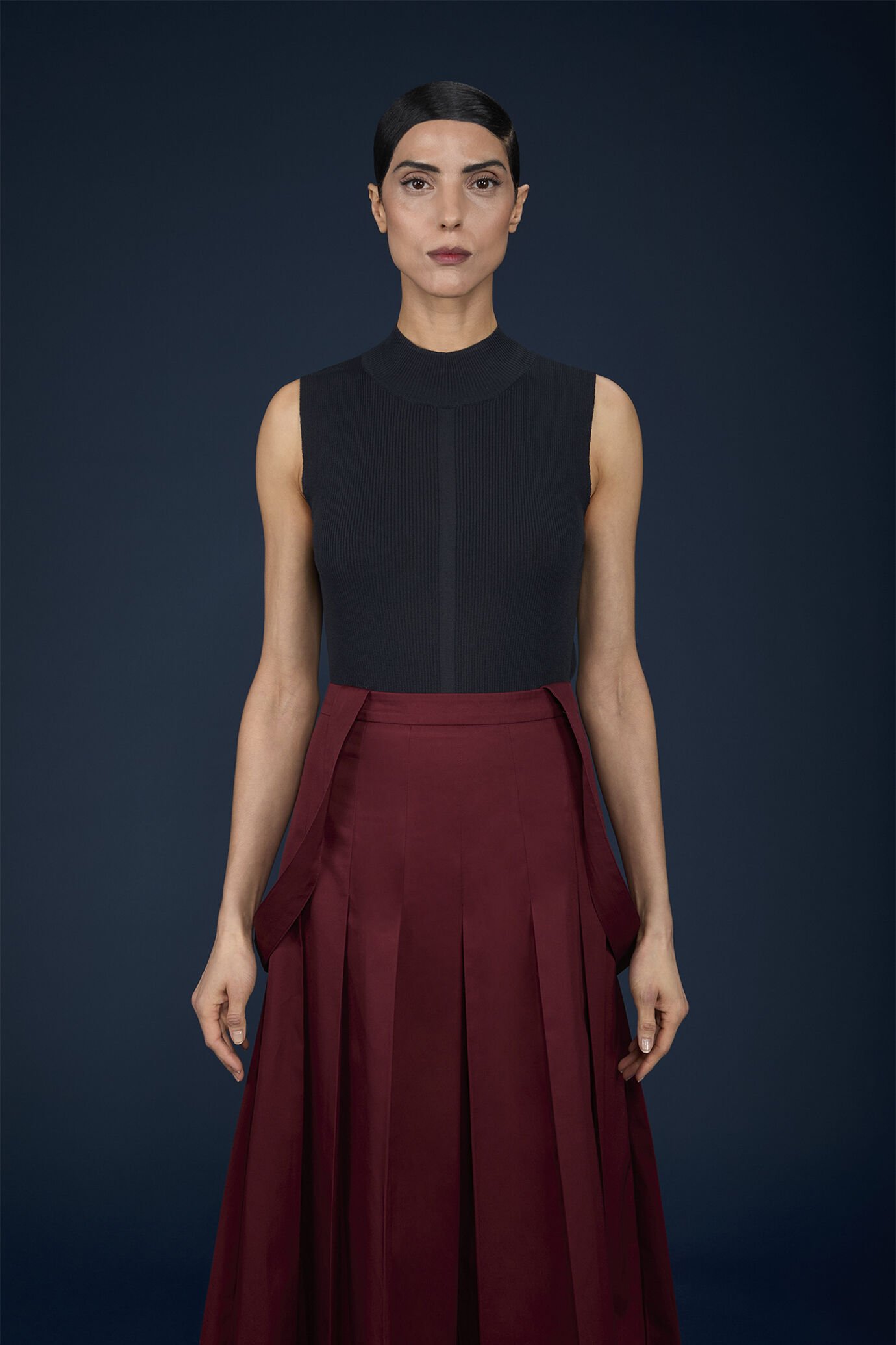 Ärmelloser Damen-Rollkragenpullover mit Muster in der vorderen und hinteren Mitte image number 1