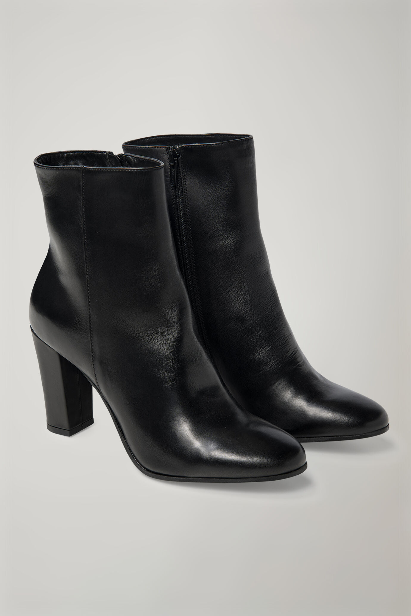 Women's truncated boot 100% leather image number 0