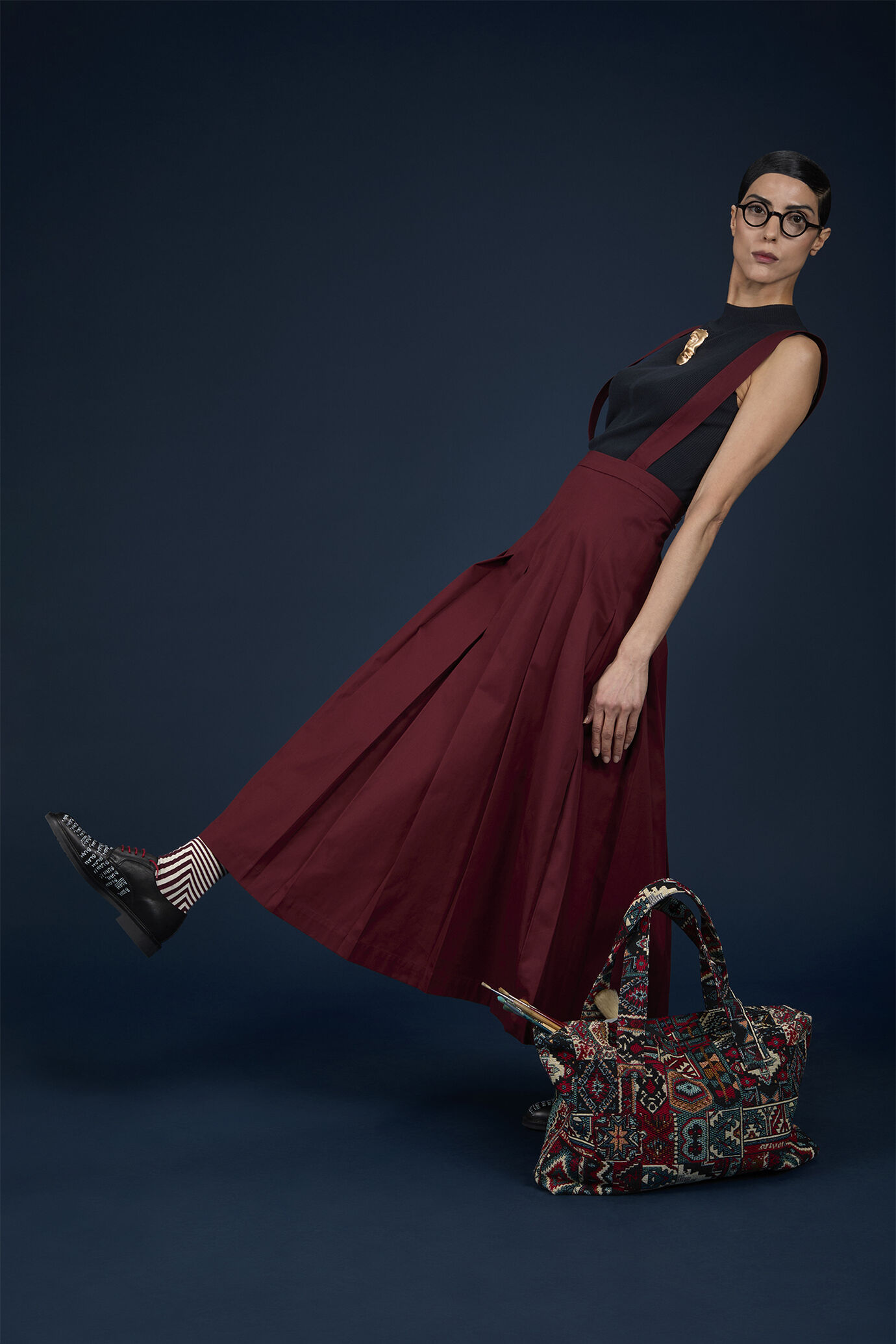 Long pleated skirt in linen and cotton blend with removable straps