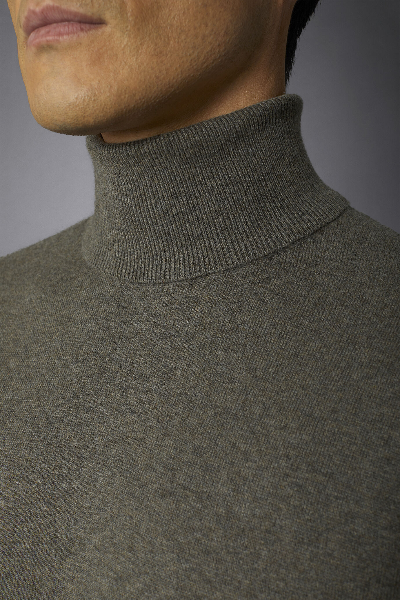 Men's wool and cotton turtleneck sweater image number 2