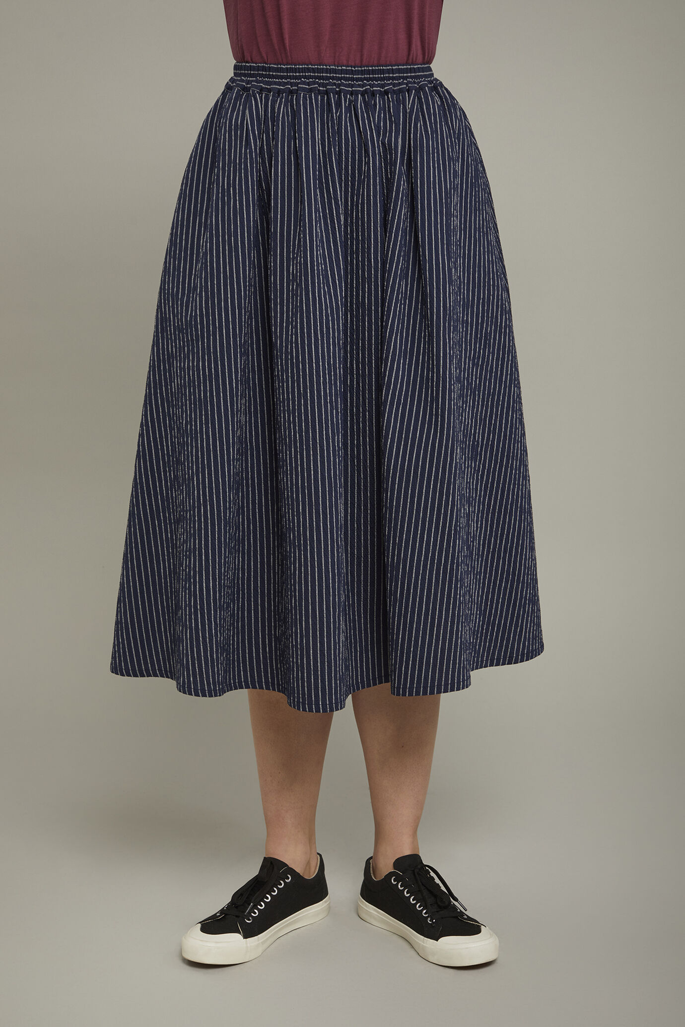 Damenrock aus gaufrierter Baumwolle mit Nadelstreifen in normaler Passform image number 3