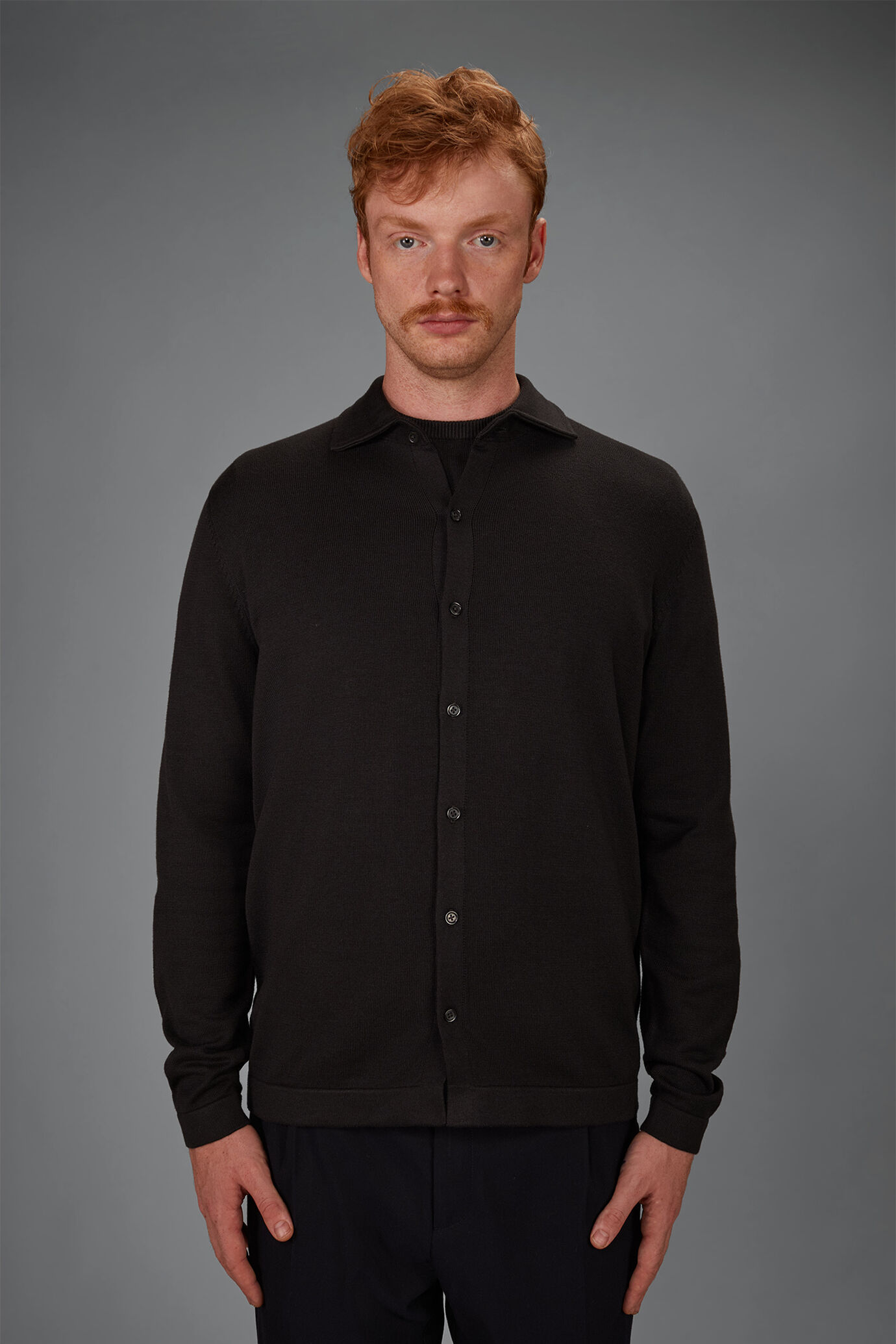 Polo pour homme tricot&eacute; avec boutons de rechange coupe classique image number 1