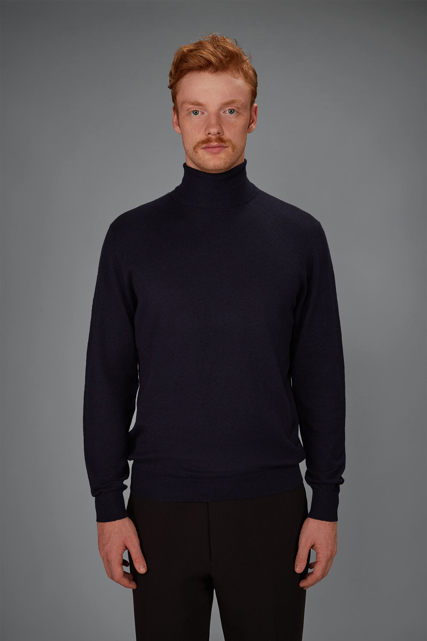 Maglia uomo dolcevita in misto lana e cotone regular fit image number 1