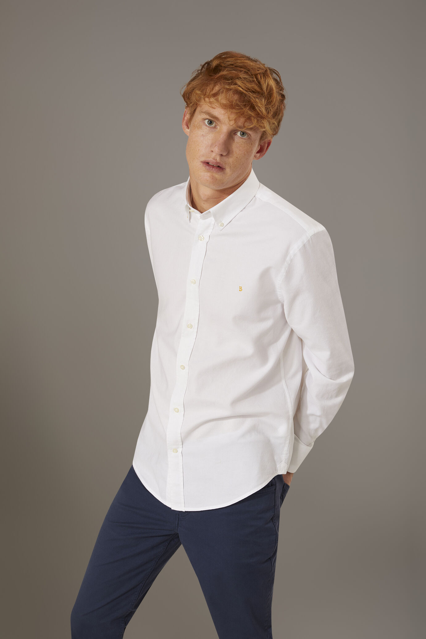 Gewaschenes Button-Down-Hemd aus ultraleichtem Oxford-Stoff in Komfort-Passform image number 0